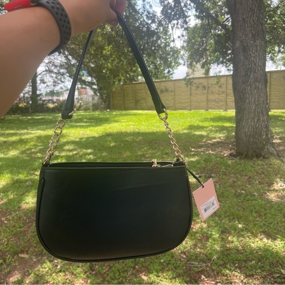 New Juicy Couture Shoulder Bag
Liquorice Be Classic II Shoulder Bag
New - Picture 6 of 13